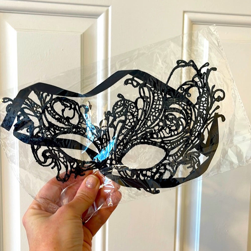 Lace masquerade mask